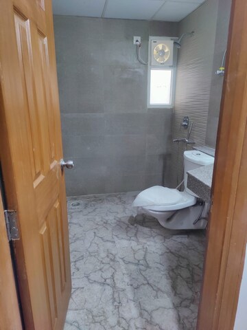 Room in 4 BHK Penthouse at Amrapali Zodiac, Sector 120 – for Sale