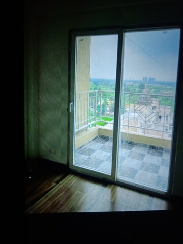 Room in 2 BHK Apartment at Migsun Roof, Raj Nagar Extension – for Sale