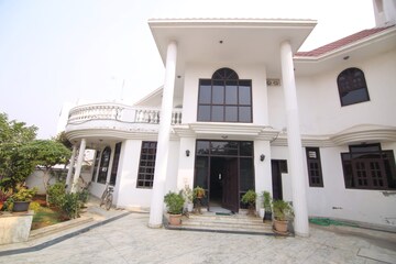 3.5 BHK Independent House – Exterior View View at Sector 14 - for Sale