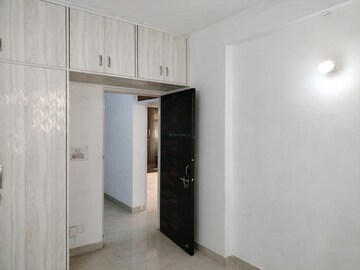 Room in 4 BHK Apartment at Sector 12 Dwarka – for Sale