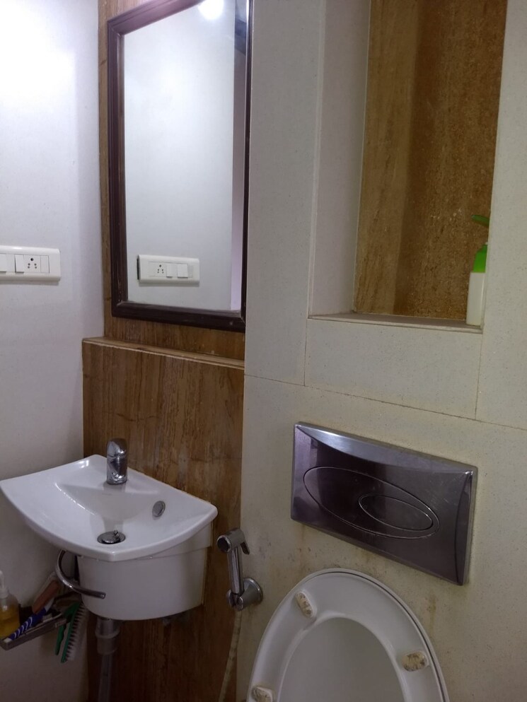 Bathroom, everest-world-gardenia 2 Bedroom 870 Sq.Ft. Apartment In Dhokali Thane 7484852