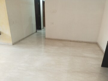 Room in 2.5 BHK Apartment at Lake Home Complex, Andheri East – for Sale