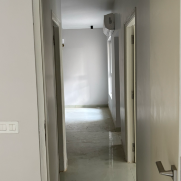 Building Lobby in 3.5 BHK Builder Floor at Smart World Gems, Sector 89 – for Sale