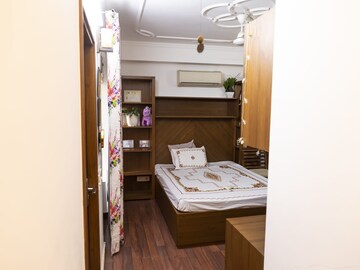 Bedroom in 3.5 BHK Builder Floor at Palam Vihar Residents Association, Palam Vihar – for Sale