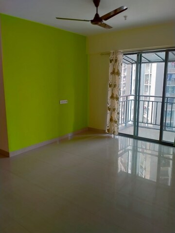 Room in 2 BHK Apartment at Kalpataru The Sunrise, Kolshet Road – for Sale