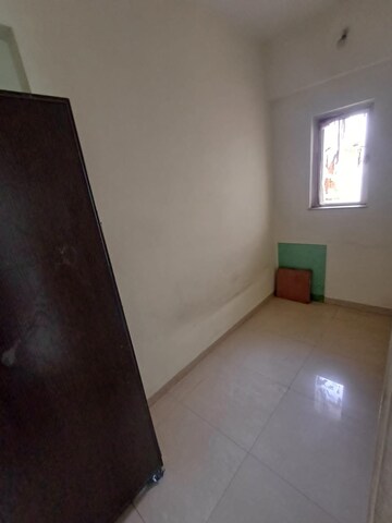 Room in 3 BHK Apartment at Hiranandani Meadows, Manpada – for Sale