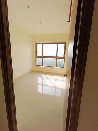 2 BHK Apartment For Resale in Kalpataru Paramount B Kapur Bawdi Thane  7486306