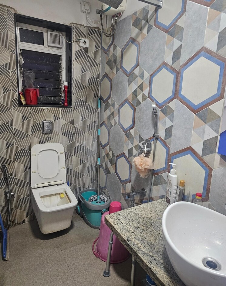 Bathroom, lokhandwala-whispering-palms 2 Bedroom 930 Sq.Ft. Apartment In Kandivali East Mumbai 7486460