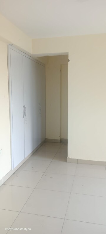 Room in 3 BHK Apartment at Panchsheel Greens II, Sector 16 Greater Noida – for Sale