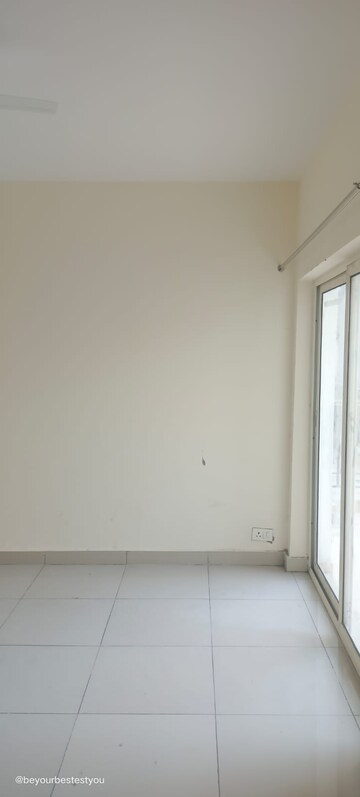 Room in 3 BHK Apartment at Panchsheel Greens II, Sector 16 Greater Noida – for Sale