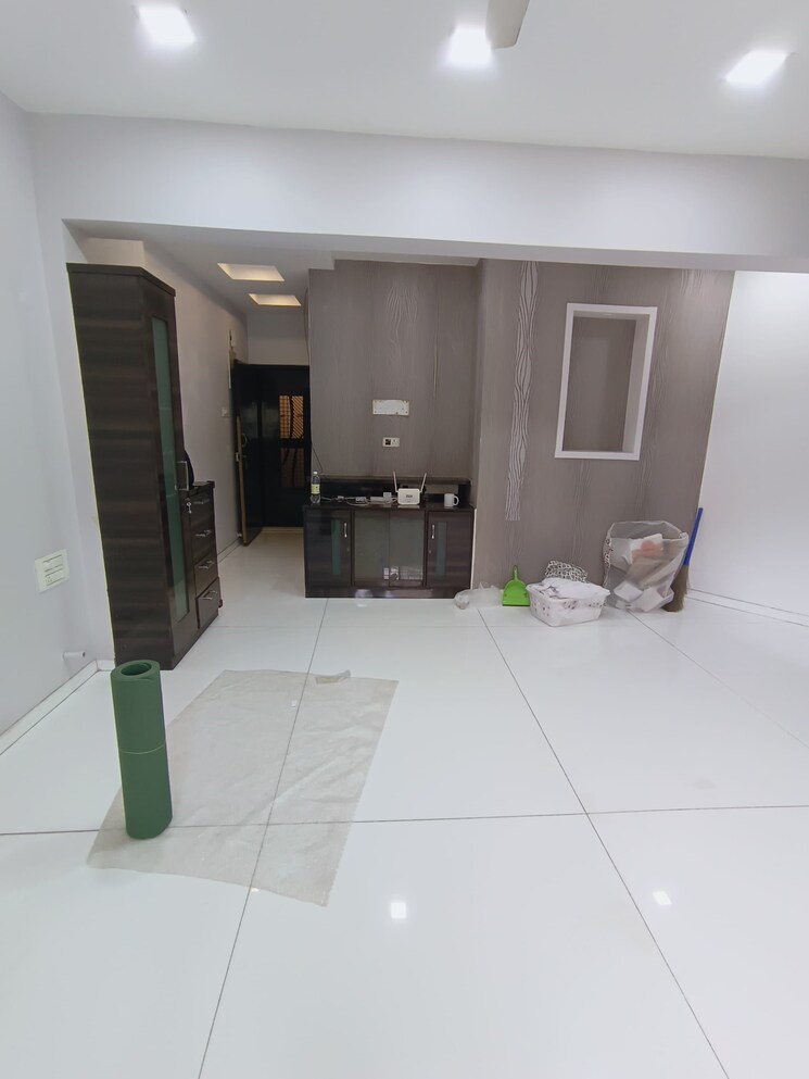 Living Room, owners-court 1 Bedroom 550 Sq.Ft. Apartment In Apollo Bunder Mumbai 7487043