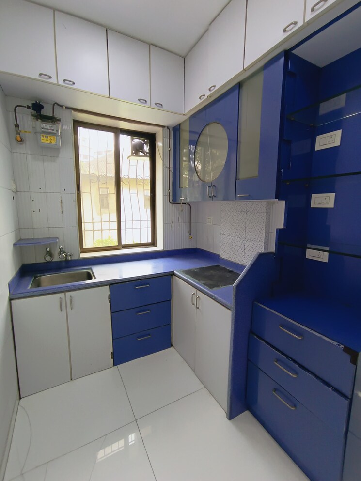 Kitchen, owners-court 1 Bedroom 550 Sq.Ft. Apartment In Apollo Bunder Mumbai 7487043