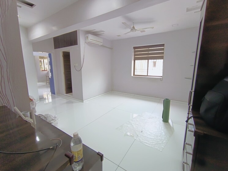 Team Area, owners-court 1 Bedroom 550 Sq.Ft. Apartment In Apollo Bunder Mumbai 7487043