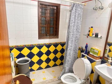Master Bedroom in 4 BHK Apartment at Unitech Heritage City, Sector 25 – for Sale