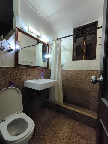Bathroom in 3 BHK Apartment at Unitech Heritage City, Sector 25 – for Sale