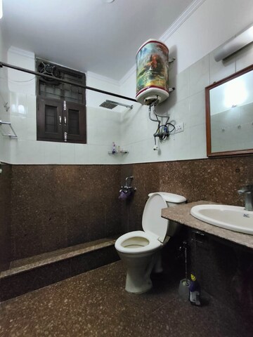 Furnished Amenities in 3 BHK Apartment at Unitech Heritage City, Sector 25 – for Sale