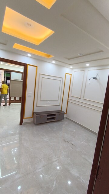 Room in 3 BHK Builder Floor at Uttam Nagar – for Sale