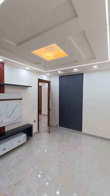 Room in 3 BHK Builder Floor at Uttam Nagar – for Sale