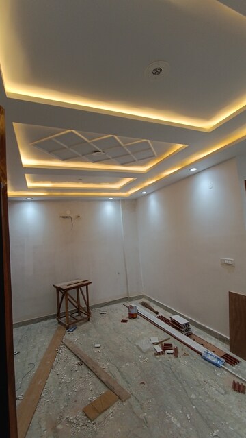 Furnished Amenities in 3 BHK Builder Floor at Uttam Nagar – for Sale