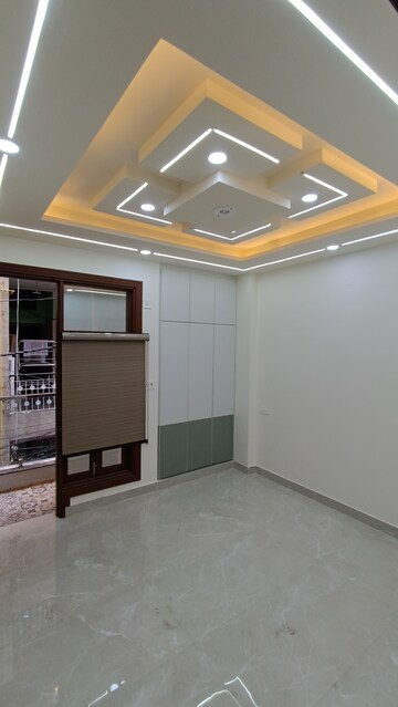 Room in 3 BHK Builder Floor at Uttam Nagar – for Sale