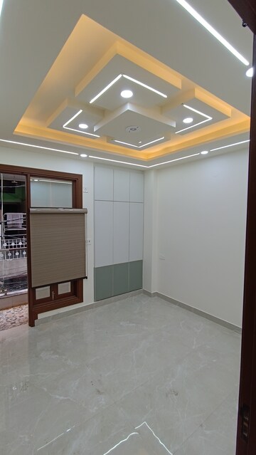 Room in 3 BHK Builder Floor at Uttam Nagar – for Sale