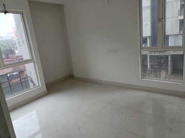 Room in 4 BHK Apartment at Vinayak Vista, Lake Town – for Sale