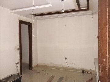 Bedroom in 4 BHK Builder Floor at BPTP Park Central, Sector 85 – for Sale