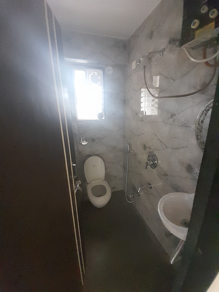 Bathroom, kondhwa 2 Bedroom 900 Sq.Ft. Apartment In Kondhwa Pune 7487540