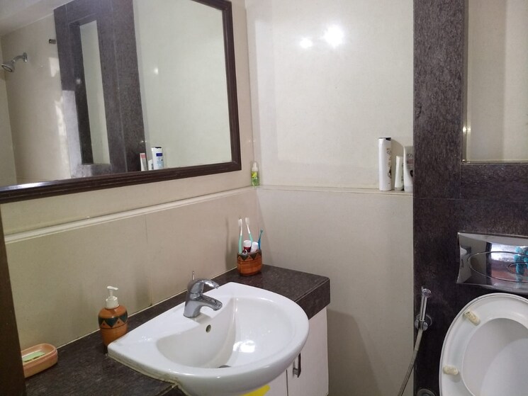 Bathroom, shanti-complex 1 Bedroom 500 Sq.Ft. Apartment In Powai Mumbai 7487615