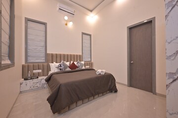 Bedroom in 2.5 BHK Apartment at Ekta World Lake Primrose, Powai – for Sale