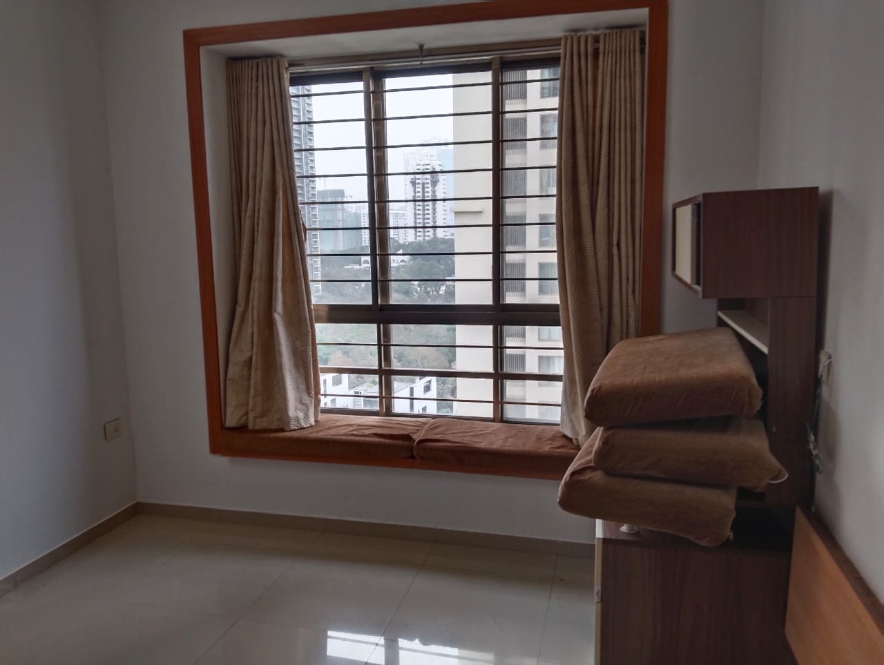 2.5 BHK Apartment For Resale in Oberoi Realty Woods Goregaon East Mumbai  7487827