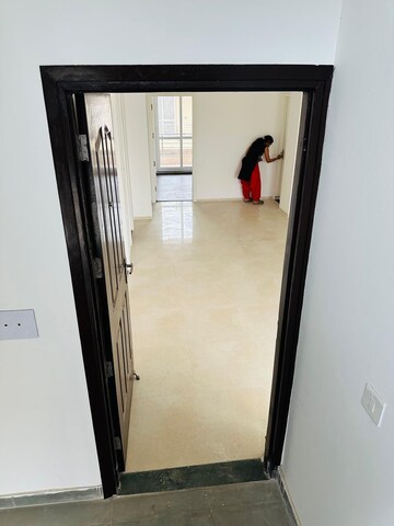 Room in 4 BHK Apartment at BPTP Parkland Pride, Sector 77 – for Sale