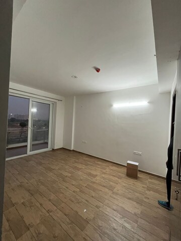 Room in 4 BHK Apartment at BPTP Parkland Pride, Sector 77 – for Sale