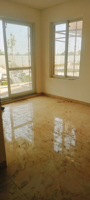 Room in 3.5 BHK Builder Floor at Sector 81 – for Sale