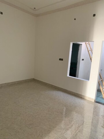 Room in 3 BHK Independent House at Sipri Bazar – for Sale