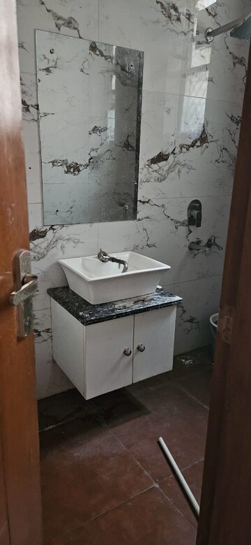 Bathroom in 3 BHK Builder Floor at Spring Field, Sector 31 – for Sale