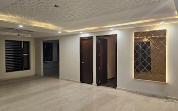 3.5 BHK Builder Floor For Sale in Sector 15