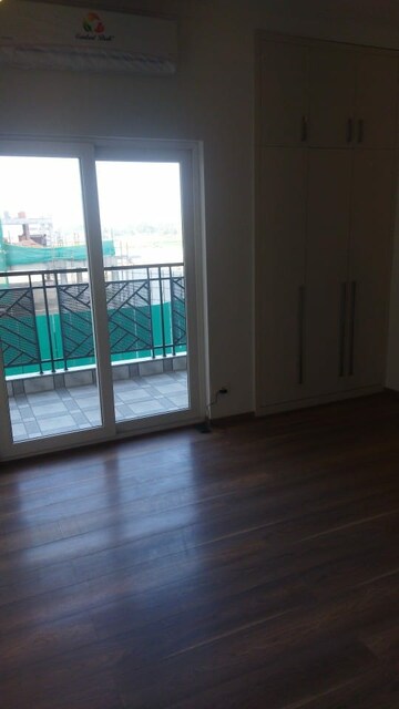 Room in 3 BHK Apartment at RG Luxury Homes Phase II, Sector 36 Greater Noida – for Sale