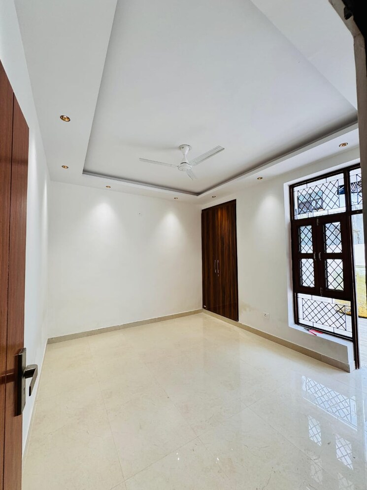 Room, green fields colony 3 Bedroom 200 Sq.Ft. Builder Floor In Green Fields Colony Faridabad 7489425