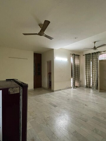 Building Lobby in 2 BHK Builder Floor at Palam Vihar Residents Association, Palam Vihar – for Sale