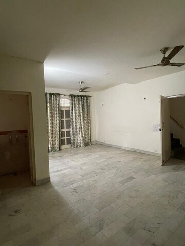 Room in 2 BHK Builder Floor at Palam Vihar Residents Association, Palam Vihar – for Sale