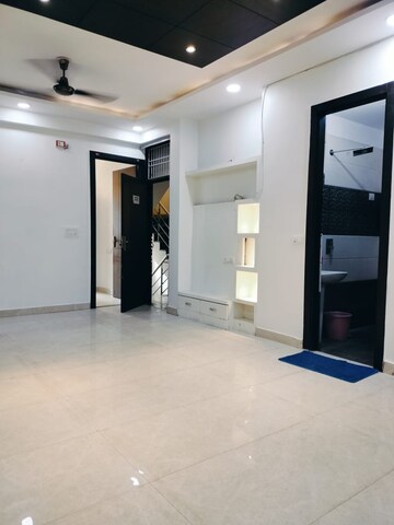 Room in 3 BHK Builder Floor at Shakti Khand iv – for Sale