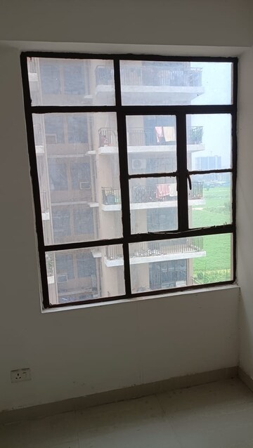 Room in 2 BHK Apartment at Signature Global Synera, Sector 81 – for Sale