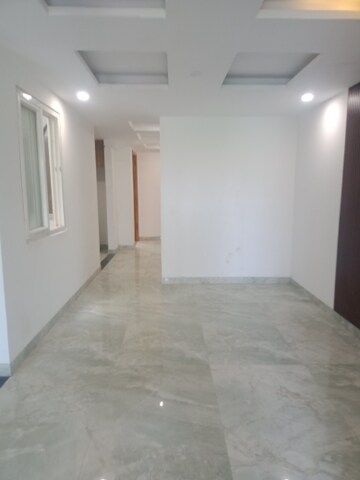 Room in 4 BHK Builder Floor at BPTP Parklands, Sector 76 – for Sale