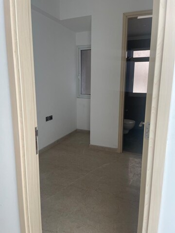 Room in 3.5 BHK Apartment at Marathon Monte South, Byculla West – for Rent
