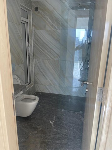Bathroom in 3.5 BHK Apartment at Marathon Monte South, Byculla West – for Rent