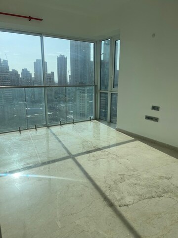 Room in 3.5 BHK Apartment at Marathon Monte South, Byculla West – for Rent