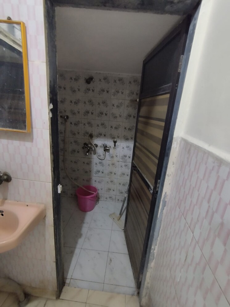 Bathroom, gopal-krishna-park 1 Bedroom 525 Sq.Ft. Apartment In Kalyan East Thane 7491577