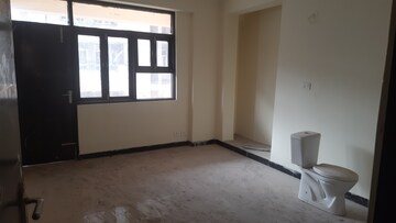 Room in 3 BHK Apartment at Farihills Apartment, Sector 21d – for Sale