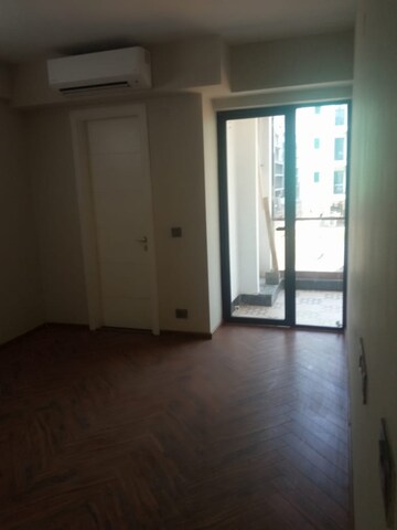 Room in 3 BHK Builder Floor at Signature Global City 63A, Sector 63a – for Sale
